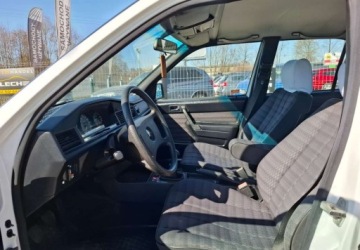 Mercedes 190 2.0 102KM 1989 Mercedes-Benz W201 (190) Mercedes-Benz W201 (190) 2.0 Benzyna 102KM, zdjęcie 9