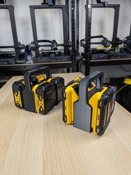 Koszyk, uchwyt na 4 Akumulatory, Baterie do narzędzi DeWALT 18V i 54V