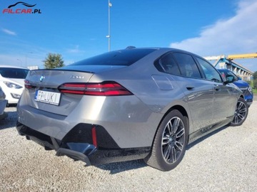 BMW Seria 5 G90-91 2023 BMW Seria 5 M PAKIET PRO GWARANCJA Kamery 360 Zarejestrowany Mozliwa zamia, zdjęcie 2