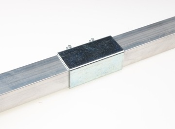 Зажим, соединяющий направляющие с системой ЭМУ