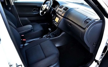 Skoda Fabia II Hatchback Facelifting 1.2 TSI 105KM 2010 Skoda Fabia Automat, Klimatyzacja, Nawigacja, Grzane Fotele 1.2 Benzyna, zdjęcie 20