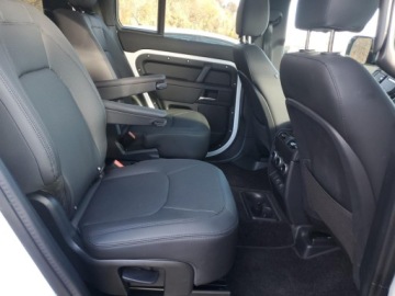 Land Rover Defender IV (L663) 2025 Land Rover Defender 130 X-Dynamic SE 2025 3.0l 3.0 Benzyna 395KM, zdjęcie 11