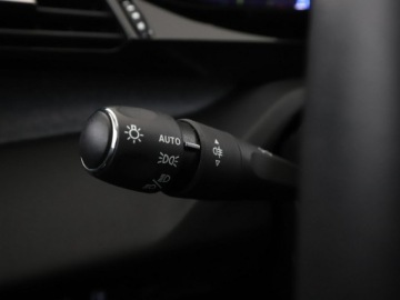 Peugeot 308 III Hatchback Plug-In 1.6 Hybrid 180KM 2023 Peugeot 308 PHEV Allure Pack navi kamera180 LED, zdjęcie 36