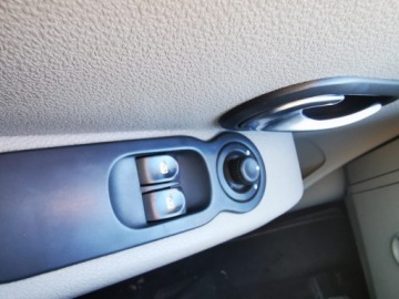 Renault Modus Hatchback 1.6 i 16V 88KM 2005 RENAULT MODUS 1.6 i 16V 88KM, Manual, Klimatyzacja, zdjęcie 4