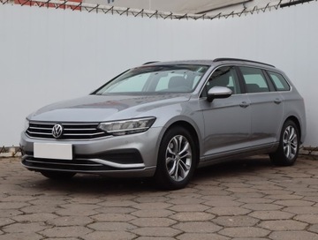 Volkswagen Passat B8 Variant Facelifting 1.5 TSI EVO 150KM 2020 VW Passat 1.5 TSI, Salon Polska, Klima, zdjęcie 1