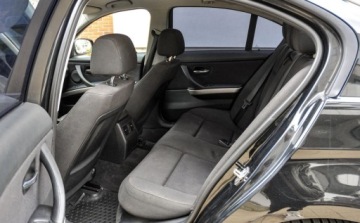 BMW Seria 3 E90-91-92-93 Limuzyna E90 318i 143KM 2010 BMW Seria 3 Lift 2010 r. Bezwypadkowy 2.0 Benzyna 143KM, zdjęcie 7