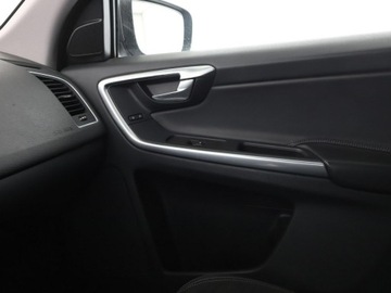 Volvo XC60 I SUV Facelifting 2.0 D3 DRIVE-E 150KM 2017 Volvo XC 60 2.0 D3 Automat Momentum Nawigacja, zdjęcie 28