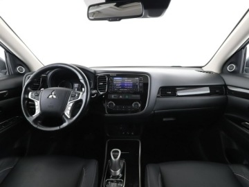 Mitsubishi Outlander III SUV PHEV Facelifting 2017 2.0 203KM 2017 Mitsubishi Outlander PHEV 4x4 automat skóra el., zdjęcie 14