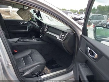 Volvo S60 III 2024 Volvo S60 B5 Core Dark Theme 2024 2.0l 2.0 Benzyna 247KM, zdjęcie 9