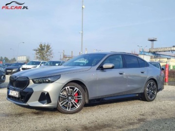 BMW Seria 5 G90-91 2023 BMW Seria 5 M PAKIET PRO GWARANCJA Kamery 360 Zarejestrowany Mozliwa zamia, zdjęcie 34