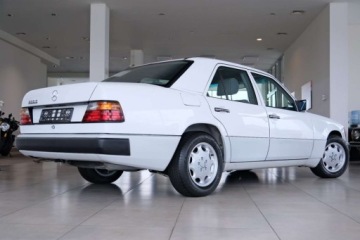 Mercedes W124 Sedan 2.0 118KM 1991 Mercedes-Benz W124 (1984-1993) 2.0 Benzyna 118KM, zdjęcie 7