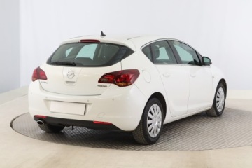 Opel Astra J Hatchback 5d 1.6 Turbo ECOTEC 180KM 2009 Opel Astra 1.6 T, Navi, Xenon, Klima, Klimatronic, zdjęcie 4