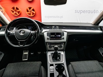Volkswagen Passat B8 Variant 1.8 TSI BlueMotion Technology 180KM 2015 VOLKSWAGEN Passat 1.8 TSI Combi 180KM 2015, zdjęcie 9