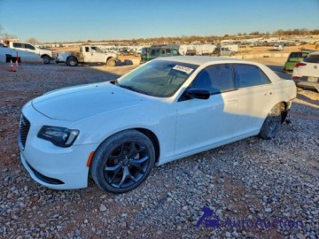 Chrysler 300C II 2021 Chrysler 300 2021 CHRYSLER 300 TOURING 3.6 Benzyna 292KM