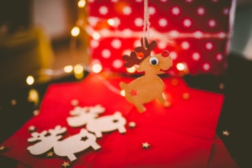 ОЛЕНЬ елочное украшение ДЕРЕВЯННЫЙ КУЛОН 8см