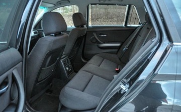 BMW Seria 3 E90-91-92-93 Coupe E92 325i 218KM 2006 BMW Seria 3 2,5 (218KM) Bezwypadkowy 2.5 Benzyna 218KM, zdjęcie 7