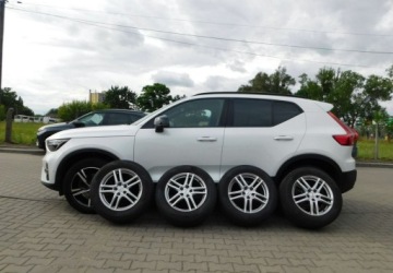 Volvo XC40 Crossover Facelifting 2.0 B3 163KM 2023 Volvo XC 40 2.0B3 BEZWYPADKOWY Black Edition Model 2024r 2.0 Benzyna 163KM, zdjęcie 11