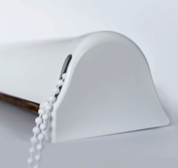 Рулонные шторы день-ночь в кассете со струнными направляющими.