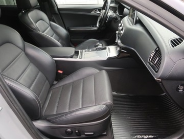 Kia Stinger Liftback 2.0 T-GDi 245KM 2019 Kia Stinger 2.0 T-GDI, Salon Polska, Automat, zdjęcie 8