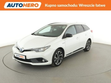 Toyota Auris II Touring Sports Facelifting 1.8 Hybrid 136KM 2015 Toyota Auris lift navi kamera panorama hak