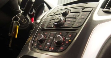 Opel Astra J Sports Tourer 1.6 Turbo ECOTEC 180KM 2011 Opel Astra 1,6TurboBenzyna NAVI Ksenon Alu 17 Niski Udokumentowany Przebieg, zdjęcie 5