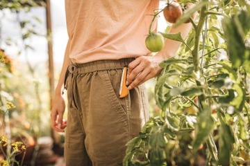 FISKARS X-SERIES K80 Изогнутый складной нож для заготовки грибов, фруктов и овощей