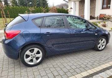 Opel Astra J Hatchback 5d 1.6 Twinport ECOTEC 115KM 2011 Opel Astra Opel Astra 1.6 115PS Dobre wyposazenie Kola Lato Zima 1.6, zdjęcie 18