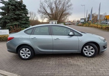 Opel Astra J Sedan 1.6 Twinport ECOTEC 115KM 2014 Opel Astra 257 1.6 Active 115 KM Salon Polska 1.6 Benzyna 115KM, zdjęcie 7