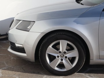 Skoda Octavia III Kombi Facelifting 2.0 TDI 150KM 2017 Skoda Octavia 2.0 TDI, Salon Polska, Serwis ASO, zdjęcie 13