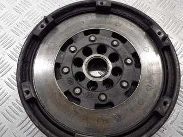 KOLO DVOUHMOTNÉ DVOUHMOTA MERCEDES W169 2.0 CDI