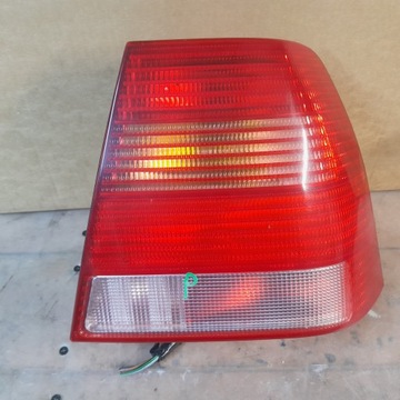 LAMPA TYL TYLNA PRAWA BORA SEDAN 1J5945096M