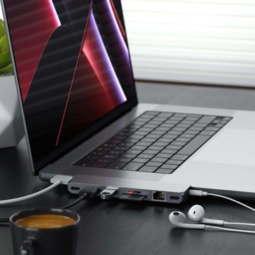 Satechi Pro Hub max — алюминиевый хаб с двойным USB-C для MacBook (2x