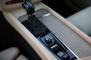 Volvo XC60 II Crossover D4 190KM 2018 Volvo XC 60 Inscription D4 AWD tempomat czujniki skora klima 2stref F, zdjęcie 17