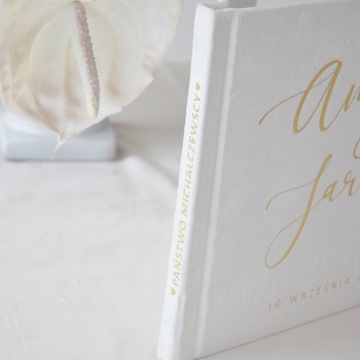 СВАДЕБНАЯ ГОСТЕВАЯ КНИГА, БЕЛАЯ, ЗОЛОТЫЕ БУМАГИ, бархат