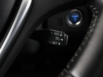 Toyota Auris II Touring Sports Facelifting 1.8 Hybrid 136KM 2015 Toyota Auris lift navi kamera panorama hak, zdjęcie 27