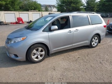 Toyota Sienna III 2017 Toyota Sienna 2017 TOYOTA SIENNA LE 8 PASSENGER 3.5 Benzyna 296KM, zdjęcie 1