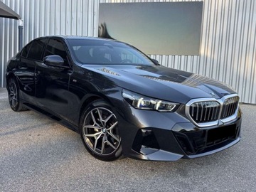 BMW Seria 5 G90-91 Touring 2.0 520d 197KM 2025 BMW Seria 5 520d xDrive Sport Sedan 2.0 (197KM) 2025, zdjęcie 3