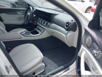 Mercedes Klasa E W213 2022 Mercedes-Benz Klasa E 2022 Mercedes-Benz E-Class E 350 RWD Sedan 2.0 255KM, zdjęcie 6