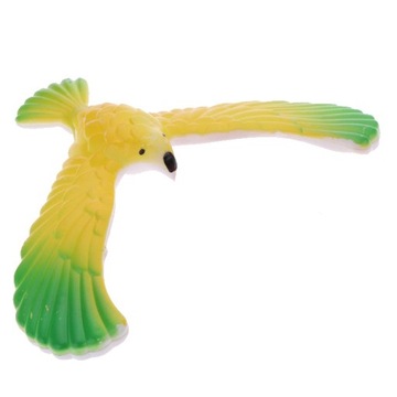 Балансирующая птица-орел с треугольным основанием.