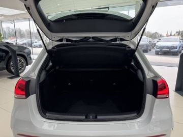 Mercedes Klasa A W177/V177 Hatchback 1.3 200 163KM 2021 Mercedes-Benz Klasa A 200 AMG Line Kamera cofania Ambiente CarPlayAndro, zdjęcie 15