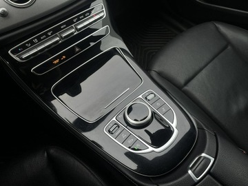 Mercedes Klasa E W213 2019 Mercedes E 220 Automat Bogate wyposażenie 2019, zdjęcie 22