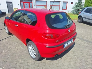 Alfa Romeo 147 Hatchback 1.6 i 16V T.Spark 120KM 2002 Alfa Romeo 147, zdjęcie 4