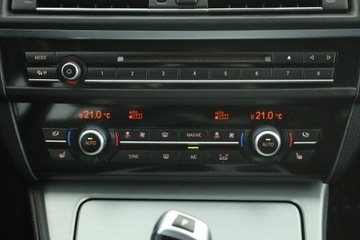 BMW Seria 5 F10-F11 Touring Facelifting 525d 218KM 2014 BMW 5 525d xDrive, 214 KM, 4X4, Automat, Skóra, zdjęcie 12