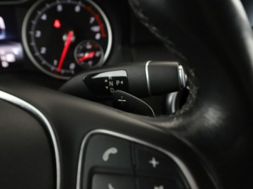 Mercedes Klasa A W176 Hatchback 5d Facelifting 180 122KM 2017 Mercedes A 180 pdc automat navi klima grzane, zdjęcie 29