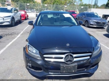 Mercedes Klasa C W205 2017 Mercedes-Benz Klasa C 2017 MERCEDES-BENZ C 300 LUXURYSPORT 2.0 Benzyna, zdjęcie 6