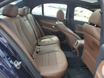 Mercedes Klasa E W213 2020 Mercedes-Benz Klasa E 2020, 2.0L, od ubezpieczalni 2.0 Benzyna 299KM, zdjęcie 8