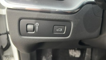 Volvo XC60 II 2021 Volvo XC 60 B4 D AWD Momentum Pro hak, zdjęcie 26