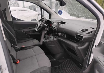 Opel Combo E Kombivan 1.5 Diesel 102KM 2019 Opel Combo 2019r, 1.5 Diesel. Delikatnie przetarty prawy bok. Jezdzi. 1.5, zdjęcie 7