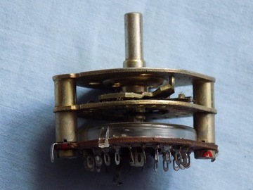 1-СЛОЙНЫЕ СЕКЦИОННЫЕ ВЫКЛЮЧАТЕЛИ - 24 ОТВОДА