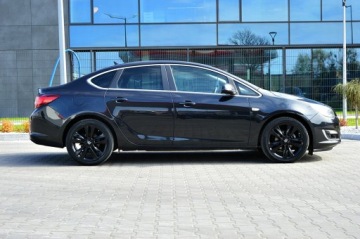 Opel Astra J Sedan 1.4 Turbo ECOTEC 140KM 2014 Opel Astra Sedan 1,4 Turbo 140Km Xenon Ledy Navi, zdjęcie 9